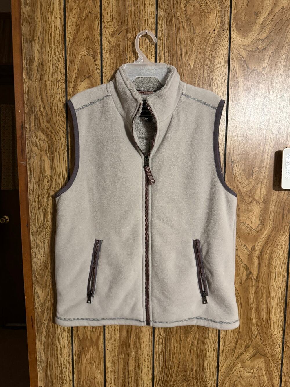 Gently Used True Grit Cream Sweater Vest in Men’s Large
